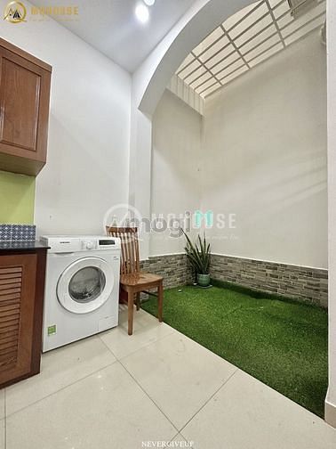 Hình ảnh Siêu phẩm mới xây thoáng mát ngay trung tâm Bình Thạnh