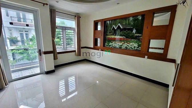 Hình ảnh Cho thuê nhà 258B Cách Mạng Tháng 8, Quận 3. DTSD hơn 200m2