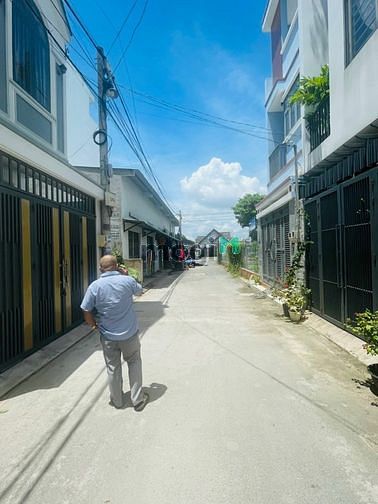 Hình ảnh Bán gấp đất đẹp hẻm 5.5m sát ngã ba Lê Văn Việt - Hoàng Hữu Nam.