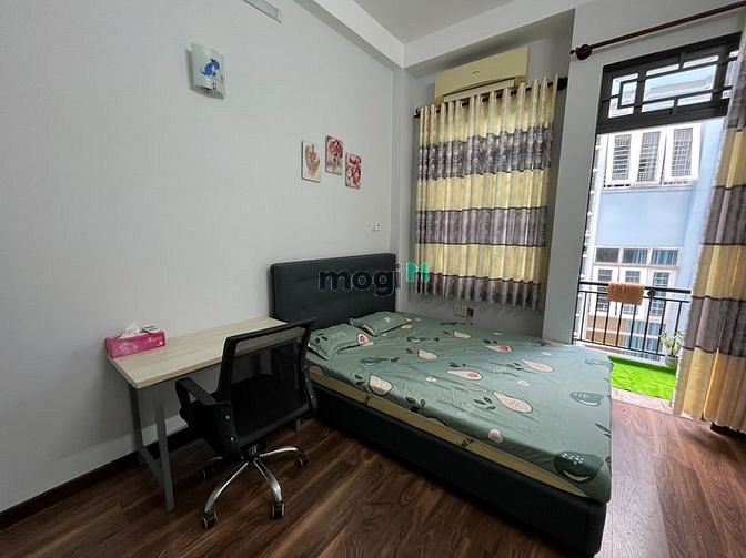Hình ảnh Phòng ban công lớn +  cửa sổ quận 3
