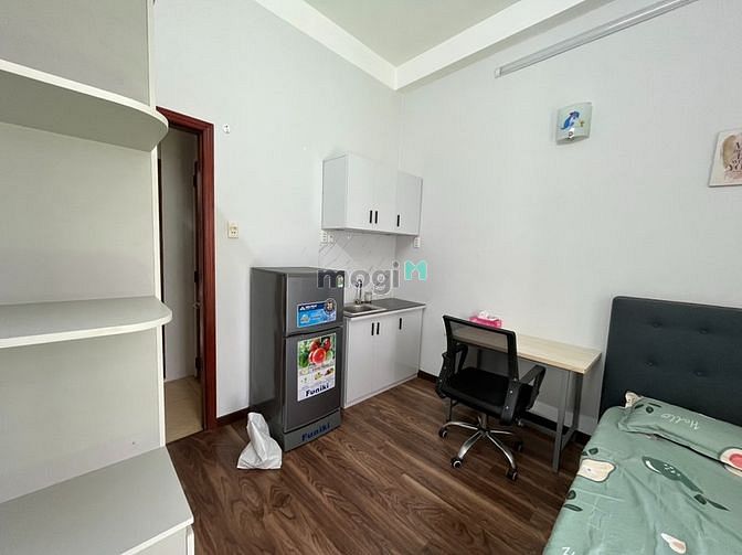Hình ảnh Phòng ban công lớn +  cửa sổ quận 3