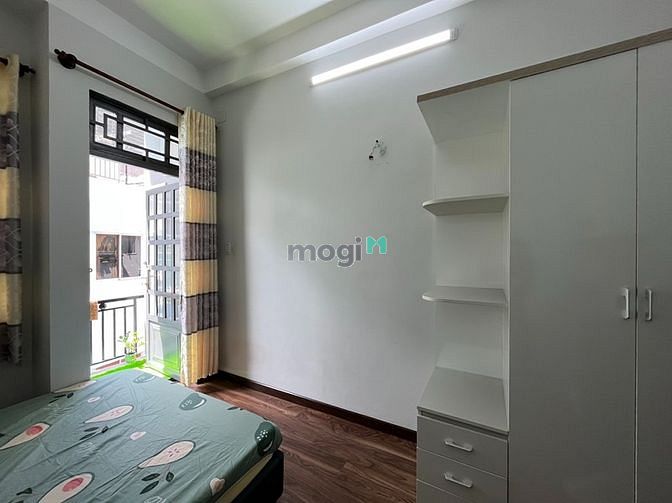 Hình ảnh Phòng ban công lớn +  cửa sổ quận 3