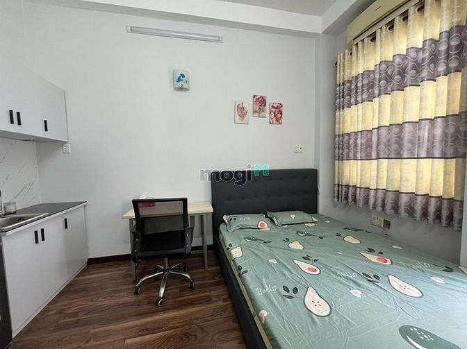 Hình ảnh Phòng ban công lớn +  cửa sổ quận 3