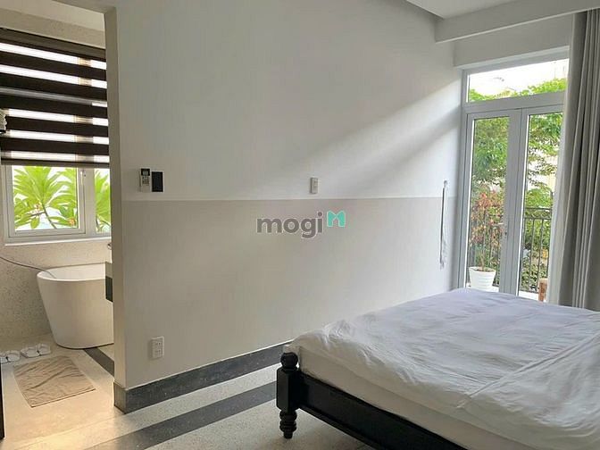 Hình ảnh Cho thuê nhà sân vườn 4 phòng ngủ