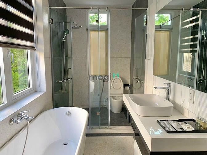 Hình ảnh Cho thuê nhà sân vườn 4 phòng ngủ