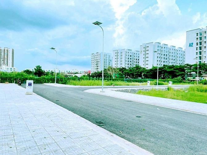 Hình ảnh Bán Gấp Lô Đất 60m2 Kề Căn Hộ Cao Cấp Akari, Ehome3, Đường Rộng, SHR