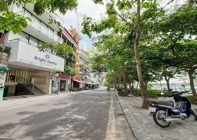 Hình ảnh Tòa nhà 6 tầng thang máy mặt phố Vệ Hồ. DT 120m2, 45 tỷ. Kinh doanh