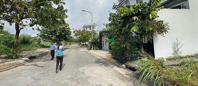 Hình ảnh Thanh lí 8 lô đất đường Lê Văn Thịnh, Q2, 80m², 2tỷ2, sổ sẵn