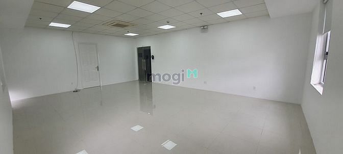 Hình ảnh Office tại Luxcity 528 Huỳnh Tấn Phát cạnh bên là siêu thị Chợ Lớn.
