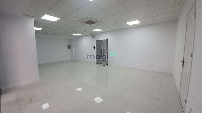 Hình ảnh Office tại Luxcity 528 Huỳnh Tấn Phát cạnh bên là siêu thị Chợ Lớn.