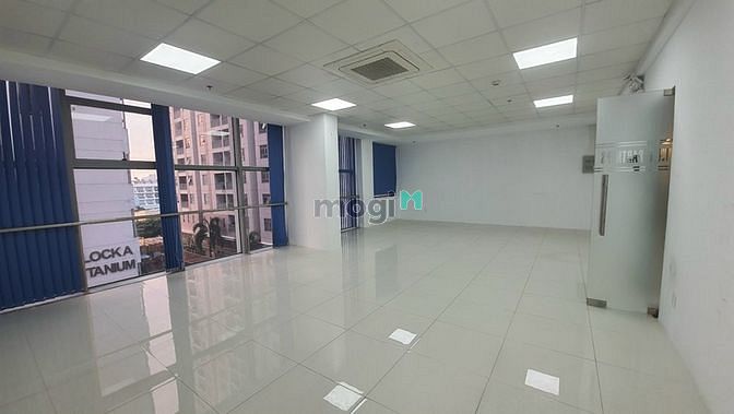 Hình ảnh Office tại Luxcity 528 Huỳnh Tấn Phát cạnh bên là siêu thị Chợ Lớn.