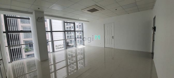 Hình ảnh Office tại Luxcity 528 Huỳnh Tấn Phát cạnh bên là siêu thị Chợ Lớn.