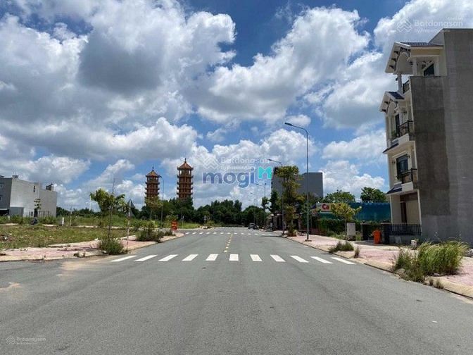Hình ảnh Tài chính 2tỷ1 là đã sở hữu được nền 75m² ở đường Lò Lu,Quận 9. SHR