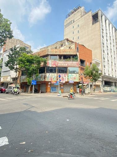 Hình ảnh Cho thuê nhà góc 2 mặt tiền Quận 1 siêu đẹp