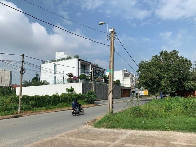 Hình ảnh Chính chủ cần bán gấp nền ở đường Lê Hữu Kiều, Quận 2. 80m²/2tỷ2. SHR