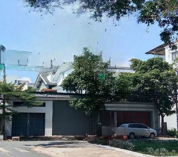 Hình ảnh Kho+biệt thự trống suốt có thang vận hành cho thuê