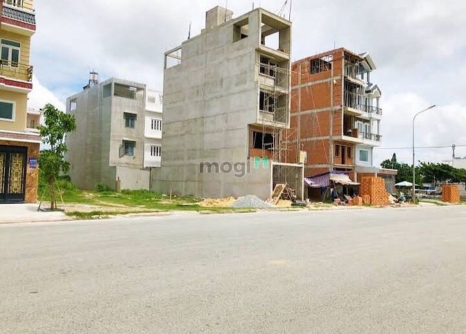 Hình ảnh Bán đất Bình Chánh ,100m2 giá 1tỷ499, SHR , công chứng liền,full thổ ,