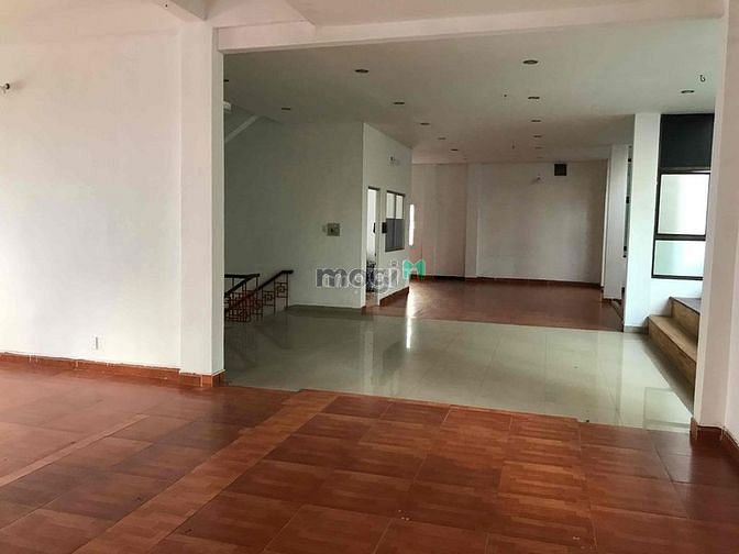 Hình ảnh Cho thuê biệt thự 20x20 DTSD 600m2 mt Tản Viên Phường 2 Quận Tân Bình