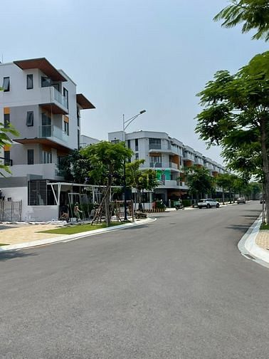 Hình ảnh Sổ đỏ trao tay nhận đất liền kề KĐT Đông Tăng Long Quận 9, 2tỷ2, SHR