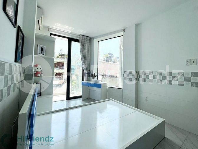 Hình ảnh Full nội thất có ban công cửa sổ lớn tại quận 10
