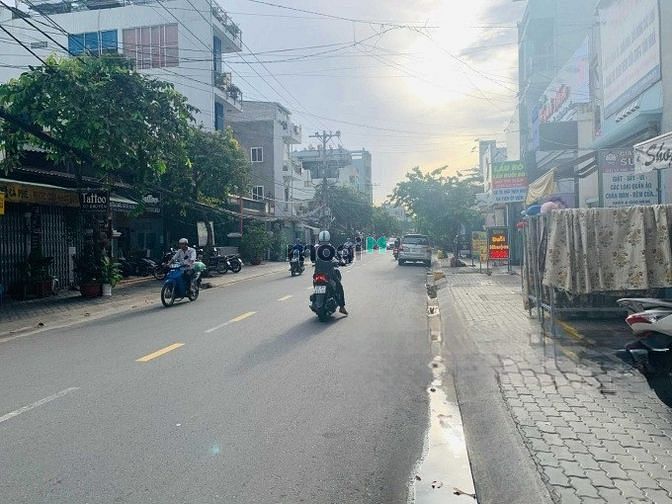 Hình ảnh Lô đất siêu hiếm nằm ngay đường Lý Phục Man,Quận7. 75m²/2tỷ2. SHR