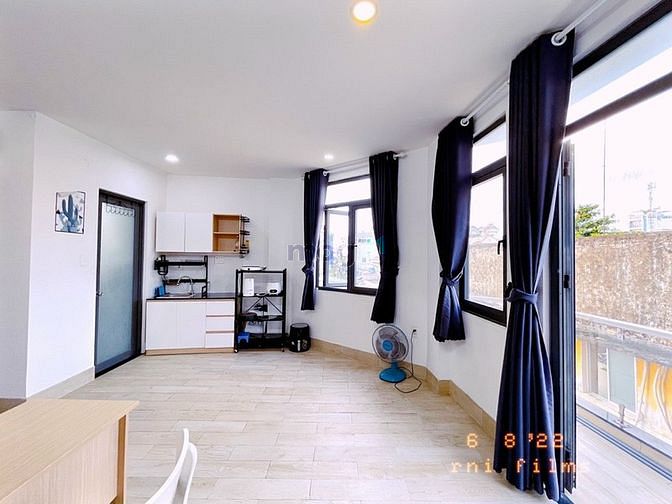 Hình ảnh Căn Hộ Full Nội Thất Cửa Sổ Lớn + Balcony Rộng Rãi Thoáng Mát