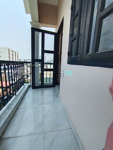 Hình ảnh Gác lửng bancol cửa sổ thoáng mát.Hifriendz hỗ trợ cọc