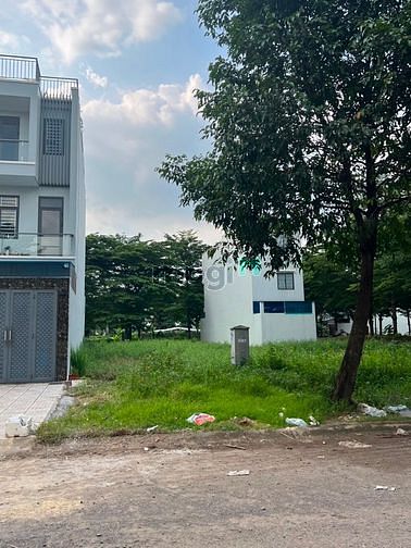Hình ảnh Bán đất 80m2 ngay gần ngã tư Hoàng Quốc Việt và Huỳnh Tấn Phát, SHR