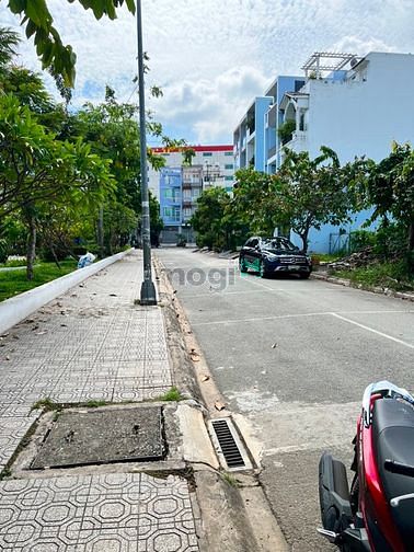 Hình ảnh Bán đất 80m2 ngay gần ngã tư Hoàng Quốc Việt và Huỳnh Tấn Phát, SHR