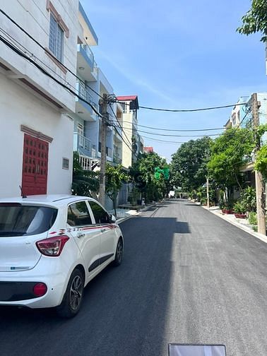 Hình ảnh Bán lô đất 90m2 MT Nguyên Hồng, Q. Bình Thạnh, sổ riêng, giá 2 tỷ3