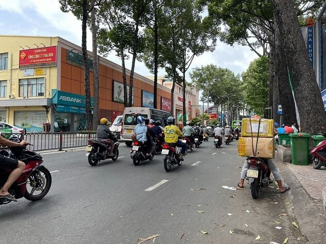 Hình ảnh Cho Thuê Nhà 4 Tầng -  MT Rộng - Giá Sốc.