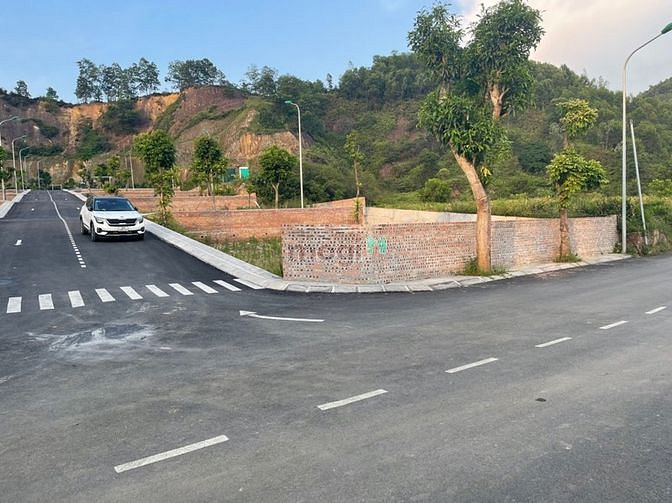Hình ảnh Đất sổ đỏ 105m2 - lô góc 3 mặt thoáng. Đường 15m Đồng Chằm, Đông Xuân