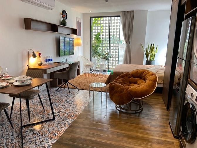 Hình ảnh Studio full nội thất decor ấm cúng - Ban công thoáng mát hướng gió
