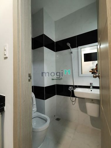 Hình ảnh CHDV cửa sổ cạnh giường KDC ven sông đối diện Rmit-TDTU Quận 7