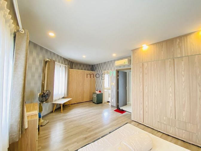 Hình ảnh Góc 2 mặt tiền 170m2, Mega Ruby, nội thất cơ bản, tiện ở hoặc làm cty