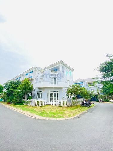 Hình ảnh Góc 2 mặt tiền 170m2, Mega Ruby, nội thất cơ bản, tiện ở hoặc làm cty