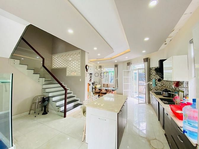Hình ảnh Góc 2 mặt tiền 170m2, Mega Ruby, nội thất cơ bản, tiện ở hoặc làm cty