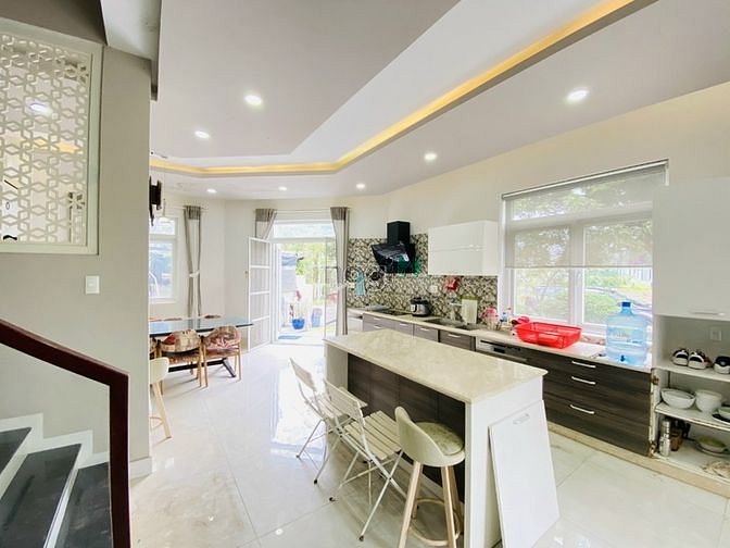 Hình ảnh Góc 2 mặt tiền 170m2, Mega Ruby, nội thất cơ bản, tiện ở hoặc làm cty