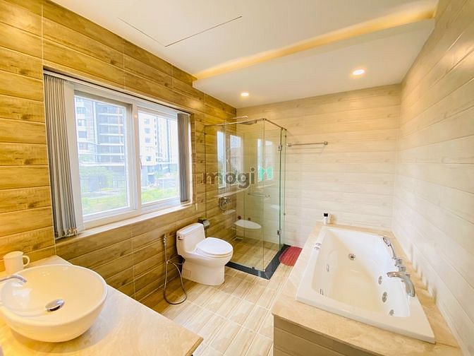 Hình ảnh Góc 2 mặt tiền 170m2, Mega Ruby, nội thất cơ bản, tiện ở hoặc làm cty