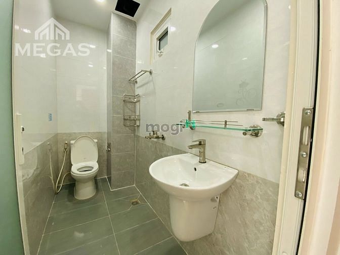 Hình ảnh Trống phòng ban công - Bếp riêng - ngay Đại Học Văn Lang