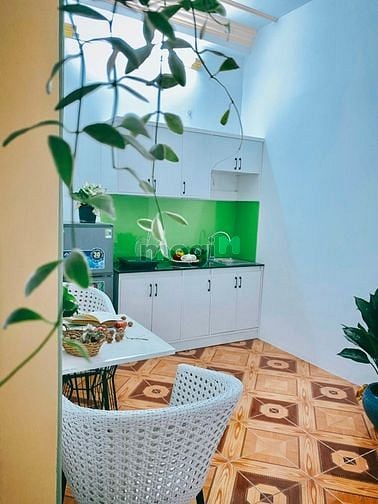 Hình ảnh Cho thuê CHDV 2PN bancon cửa sổ lớn full nội thất Hoàng Diệu Q4