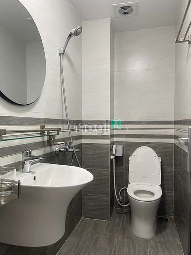 Hình ảnh Cho thuê phòng có thang máy cách cổng phụ 500m