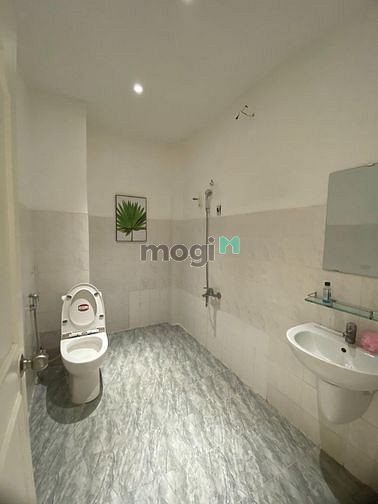 Hình ảnh Cho thuê nhà 491B Nguyễn Đình Chiểu, Quận 3. Gần chợ Bàn Cờ