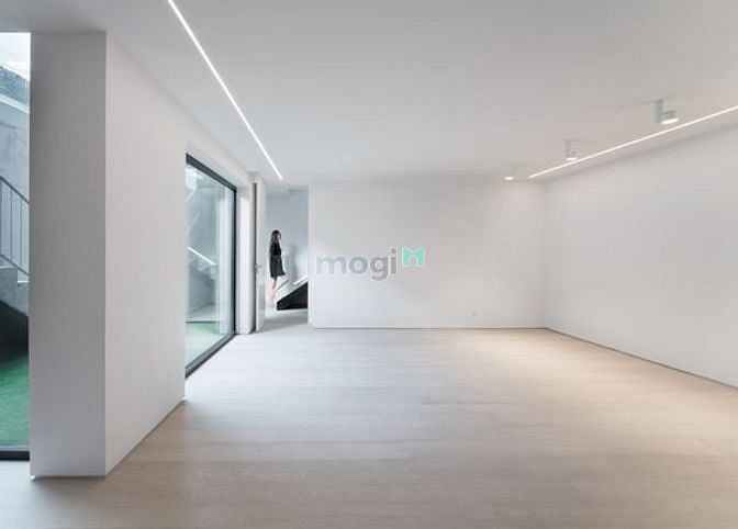 Hình ảnh NNC 4 tầng diện tích 960m2 ngay ngã tư tuyến đường lớn trung tâm TP