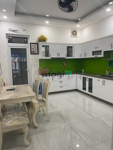 Hình ảnh Cho thuê nhà MT Nguyễn Công Trứ, 5x20m, 4 tầng, khu vực sầm uất