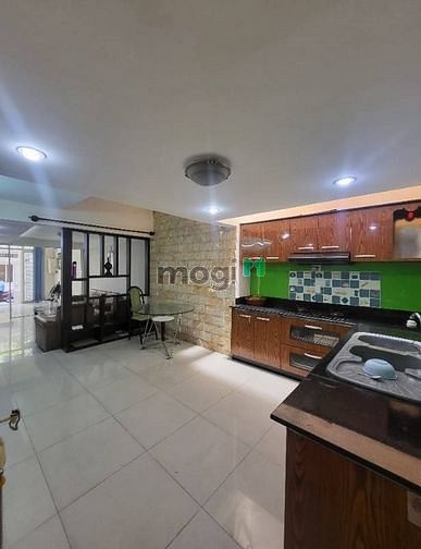 Hình ảnh Nhà HẺM XE HƠI Lê Văn Sỹ 5 PN, 4 WC, sân thượng