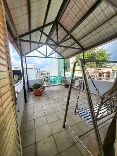 Hình ảnh Nhà HẺM XE HƠI Lê Văn Sỹ 5 PN, 4 WC, sân thượng