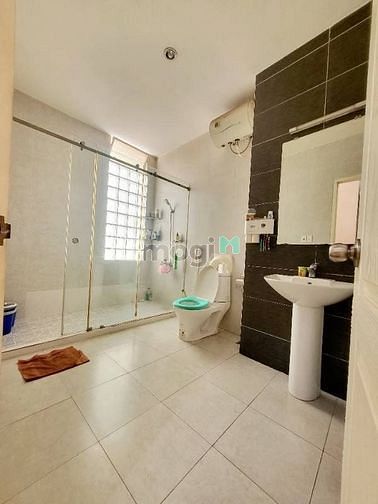 Hình ảnh Nhà HẺM XE HƠI Lê Văn Sỹ 5 PN, 4 WC, sân thượng