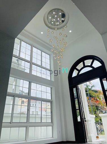 Hình ảnh Biệt Thự KingCrown Thảo Điền Ngang 12 x 26m Có Thang Máy