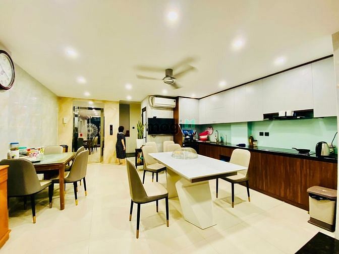 Hình ảnh Bán nhà mặt phố Giảng Võ.67m2, 5 tầng, mặt tiền 5.82m, có đủ nội thất